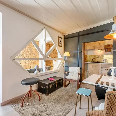 Bright Historical By Guestready Apartament *